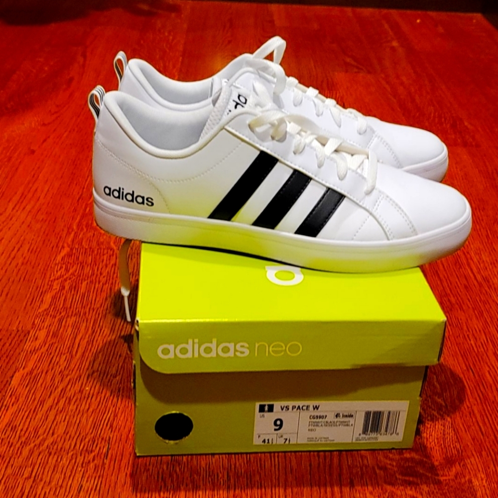 Woman's Adidas sneakers